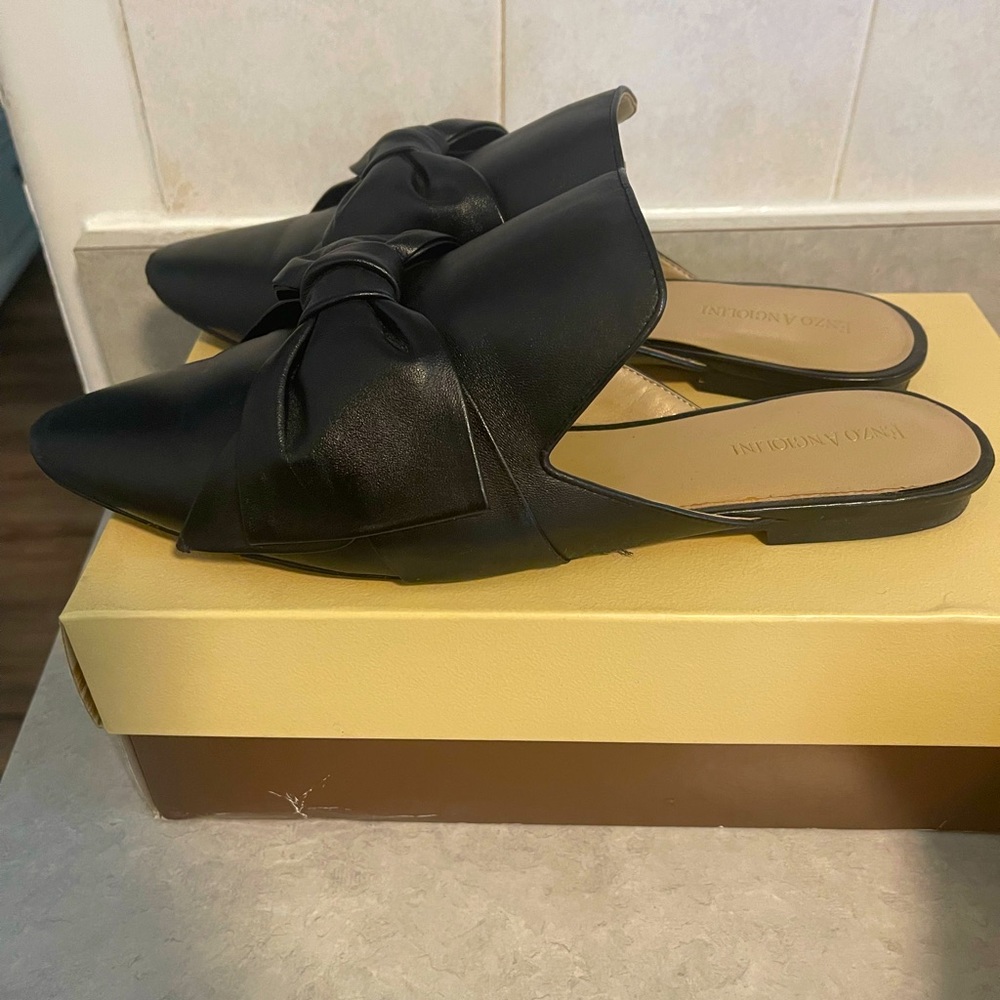 Leather mules with bow